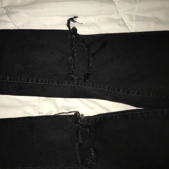 Black high rise jeans with knee rips - Picture 2 of 3
